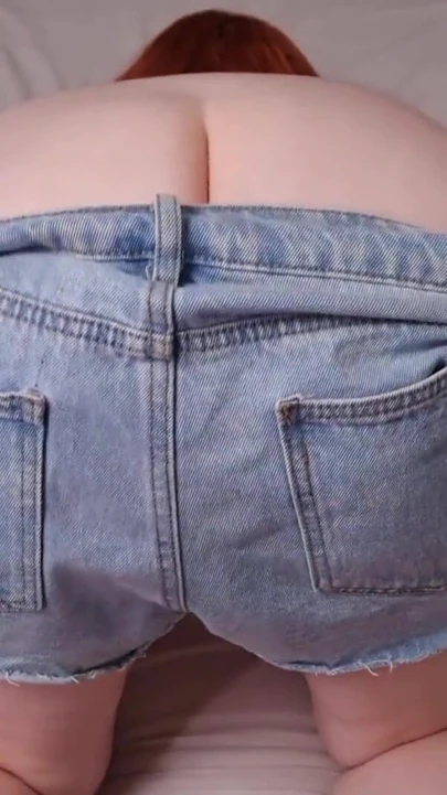 "Üvey baba 18 yaşındaki minyatür üvey kızının yüzünü bitirdi ve onu sikmeye devam etti" den önemli an