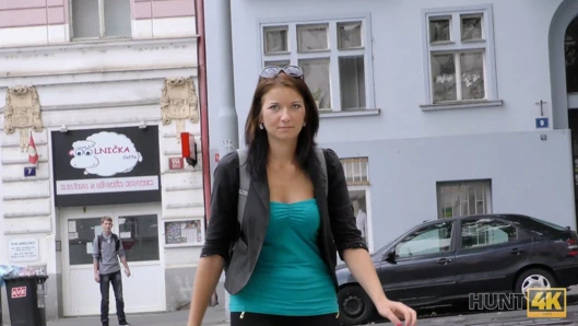 Hunt4k. euro lassie soyunmaya ve sevişmeye hazır