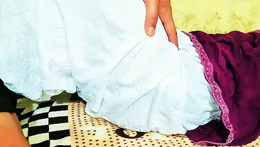 Seks videosu Hintçe sesli gerçek hikaye seks videosu yeni evli Hintli çiftin son çıplak videosu