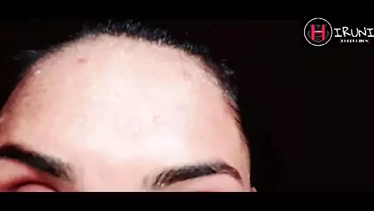 Terli bir yüzü ve vücudu olan Asyalı jimnastikçi kız - Hint, Hintçe, sıcak seks