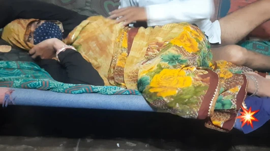 Desi bhabhi ki chudai badi bhabhi ko bade dewar ne mare bana ke khoob chudai ki aur chood mein pani nikal