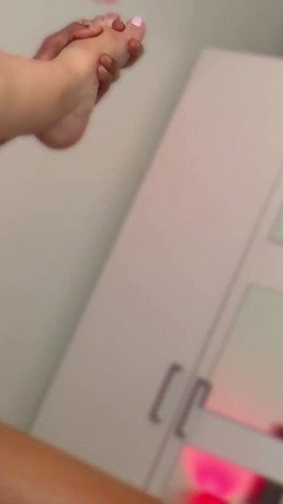 Tomşiş milf, BBC aşığını baştan çıkarıp çıplak creampie yaptırıyor! Irklararası seks | Bölüm 1