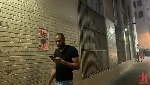 Biraz garip için cruisin': August Alexander ve Santino Cruz Raw