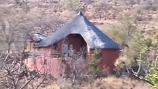 İnce zenci kızlar Almanya'dan zenci adamla sikişiyor