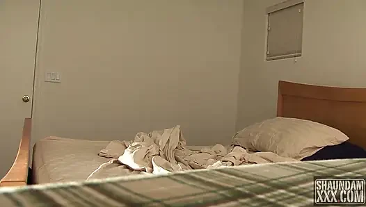 Shayla o amcığı cezalandırmama izin veriyor