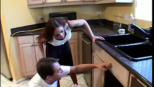 Güzel memeler esmer milf gets ona kedi dövülerek