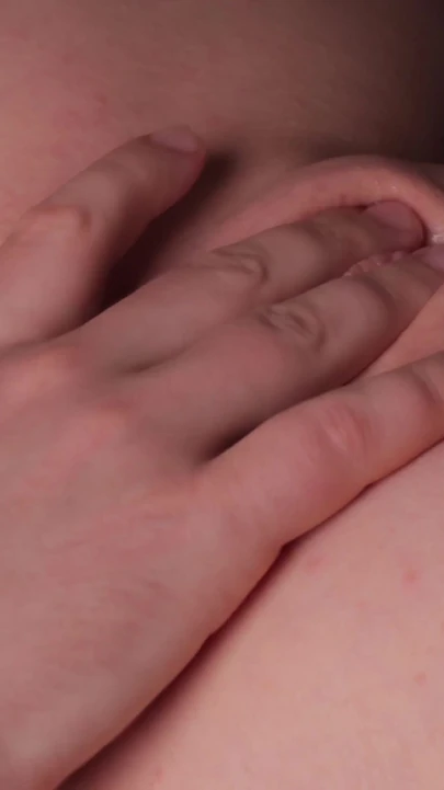 Обязательный для обмена момент из "Лизания клитора и мощный оргазм крупным планом"