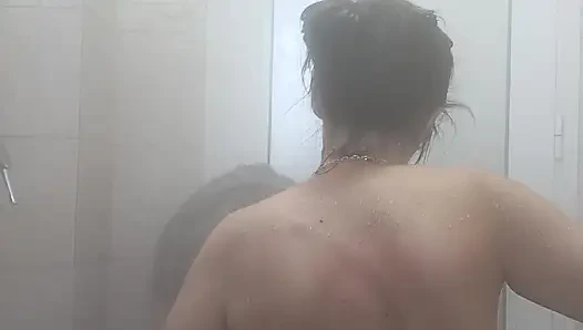 Bir banyo memeleri daha dans videosu