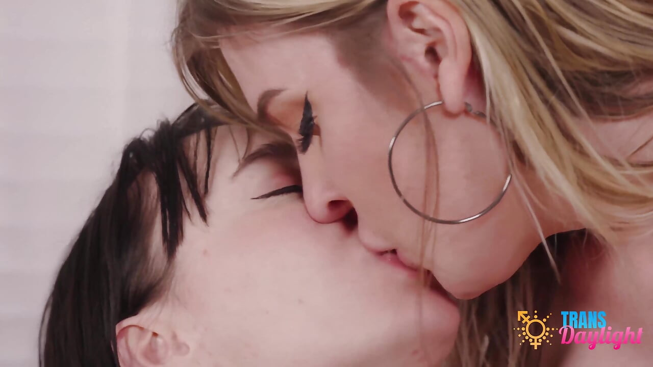 Kaela ve Naomi: transeksüel bir aşk ilişkisi