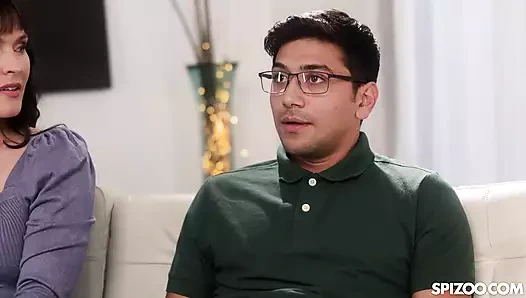 Azgın orta yaşlı seksi kadın krissy lynn sert sikişmeden önce amcığını yalıyor