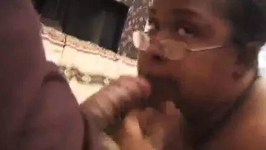 Abanoz dolgunlaştırıcı becerdin ve üzerinde iğne yapmak!