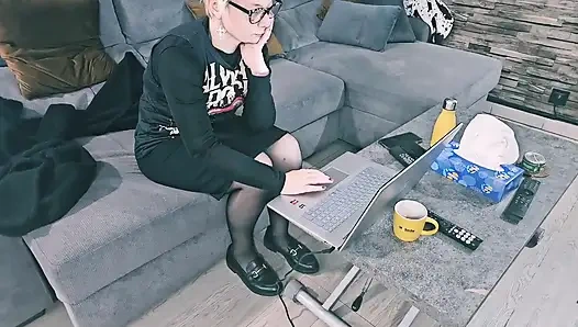 Olgun MILF vajinamla çalışmak ya da dildo arasında seçim yapmak zorundaydım