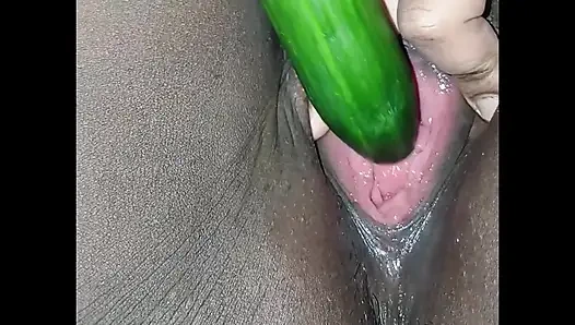 Üvey anne yenilebilir dildosunu sikiyor