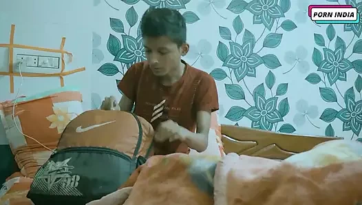 Üvey anneyle banyoda ateşli seks