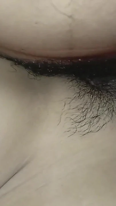 Эмоциональный момент из "Budole Chikna Sakdaina Aru Kasaiko Laado Paxaina"