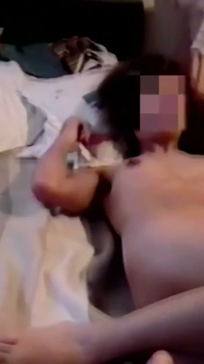 Üvey kardeşimle ilk anal seksimin tam videosu geldi, içeri girdi ve çok acıttı | Klip 3