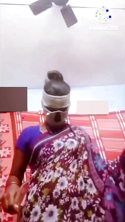 Hintli Hintli tamil evli kadın renu çıplak canlı görüşme şeker üvey baba göğüsleri amcık parmakla tokatlıyor göt sikiş ateşli ses!