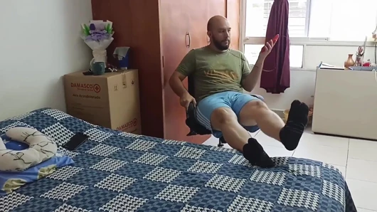 Orta yaşlı seksi üvey kız kardeşim bana mastürbasyon yapmayı öğretiyor. İspanyol pornosu.