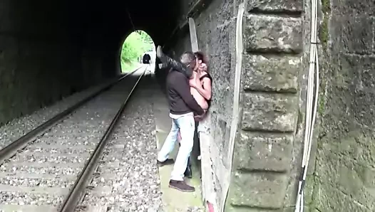 Herkes etrafta sikişiyor - bölüm 4