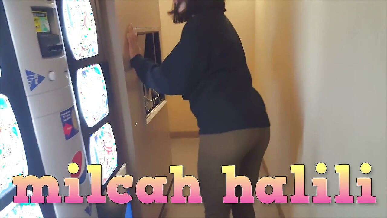 Milcah Halili götten sikiliyor