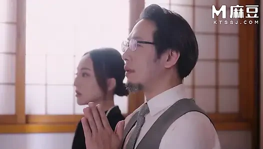 Modelmedia asia - yaşlı üvey erkek kardeş kocasını yarağıyla kaybeden dul kadını teselli etti