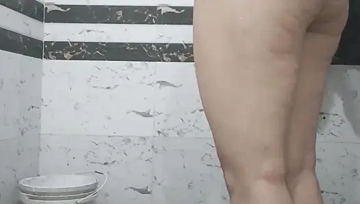 Ateşli banyo arka taraf priya bhabi