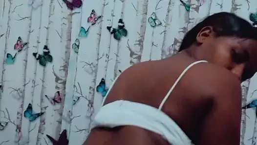 Look how my butt sounds you'll love seeing my butt move great You like it comment