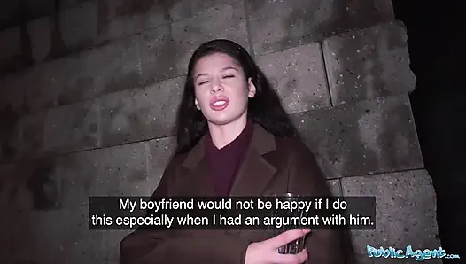 Yalnız parti kızı oyuncu seçmeleri için ürperiyor - kamu görevlisi