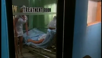 Busty esmer hemşireler hasta tarafından yaladı kedi alır