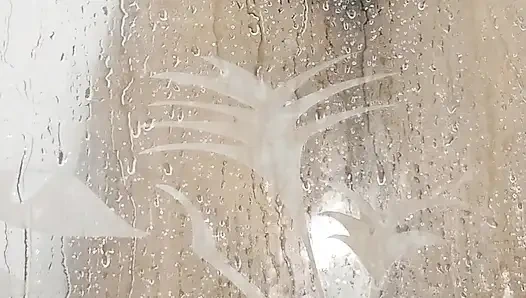 Ve iyi bir duş almak için bana eşlik edersen, ellerin kayıp