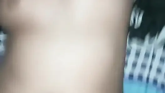Eva o kadar çok sikişiyor ki onu ateşli sütle banyo yapıyor
