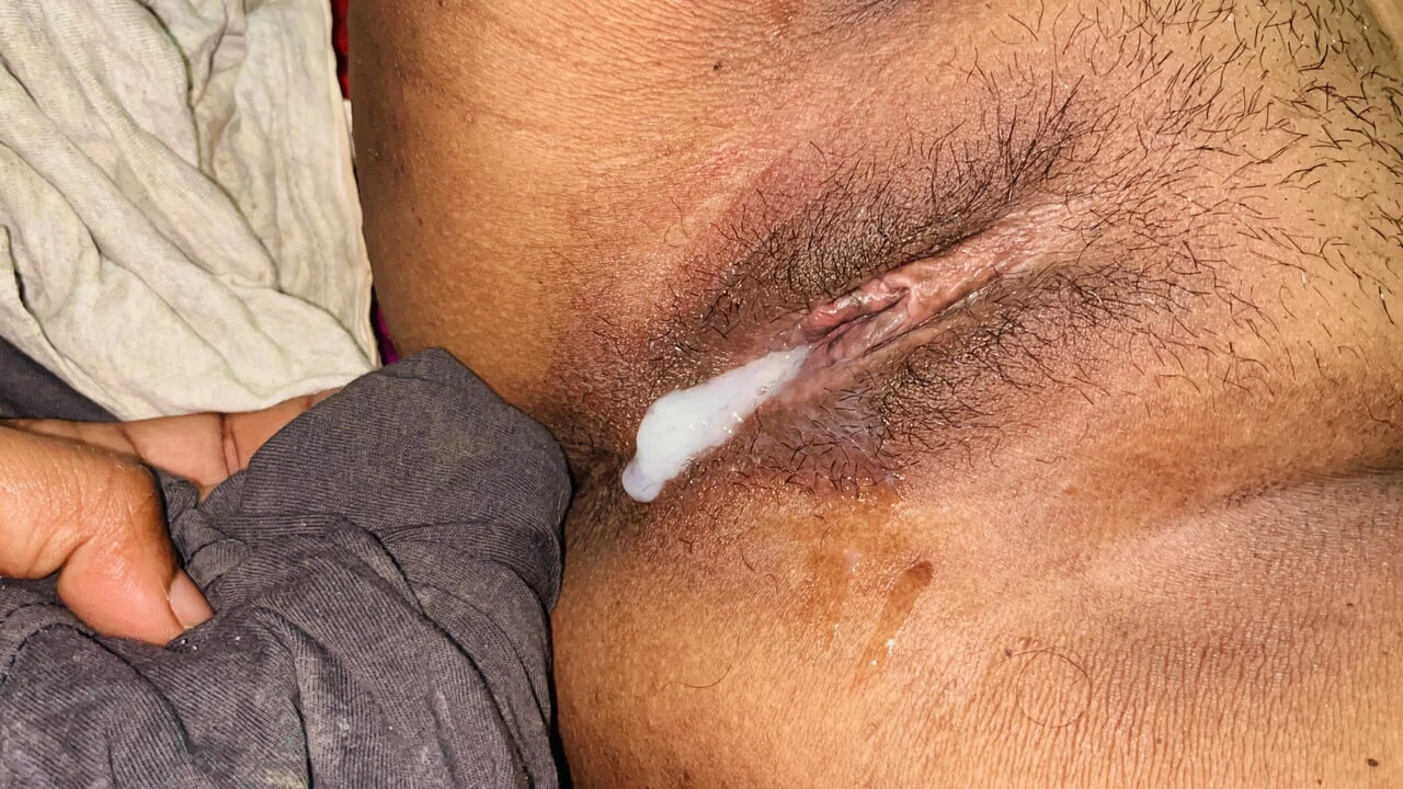 Pados Wali Bhabhi Ke Bur Me Pani Gira Diya