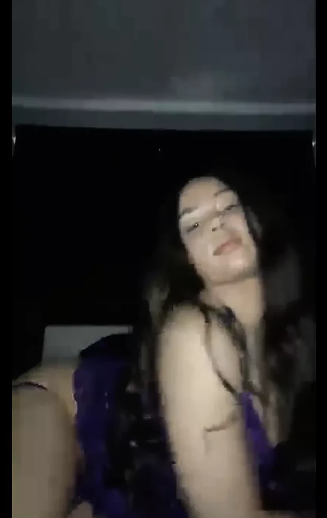 Соблазняю мой человеческий туалет моими сексуальными горячими пердежами