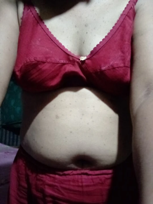 Hintli genç kız kendini sert sikiyor