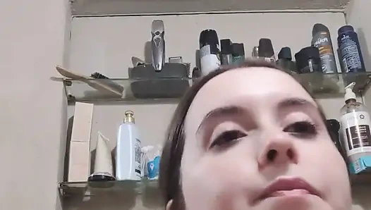 Soyunuyor, ayakkabılarımı çıkarıyor, makyajımı çıkarıyor, yatacak her şey. Sweet Dreams My Loves