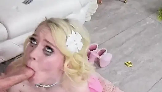 Azgın ve şehvetli Gigi Sweets büyük bir yarakla sikiliyor!