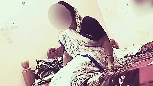 Sari bluzlu ateşli aldatan Hintli ev hanımı sevgilisiyle seks yapıyor