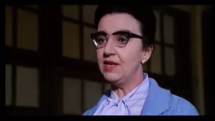 Eteğinizi kaldırın Bayan Holdworth