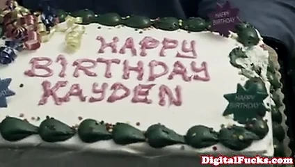 sarışın porno bebeğim kayden kross hunk