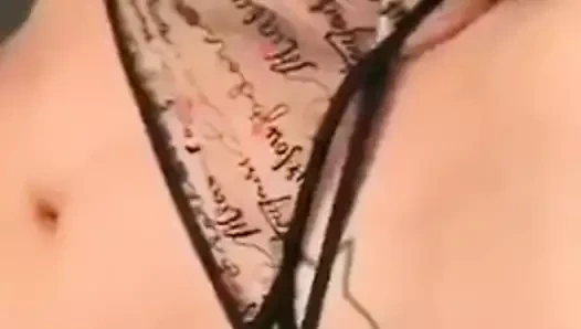 Kız seksi siyah iç çamaşırı çorap onun mal gösterir