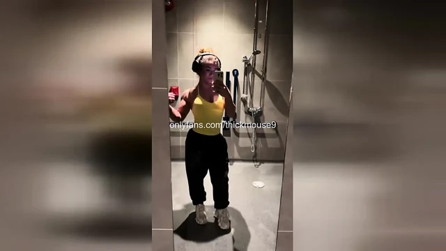 18 yaşındaki TikTok Thot'un amcığı kamerada patlıyor! Sansürsüz Gape