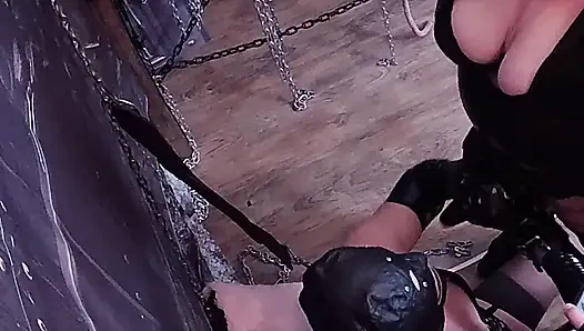 Bölüm 3:- Lanista Bear ve Domina Satana ilk kez döl seven fahişeyi zindana alıyor!