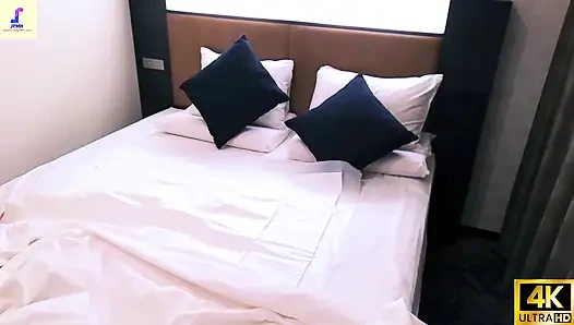 Kovboy kız pozisyonunda tekrar tekrar geldi ve sonra misyoner pozisyonunda derin bir sikiş yaptık ve içine boşalma