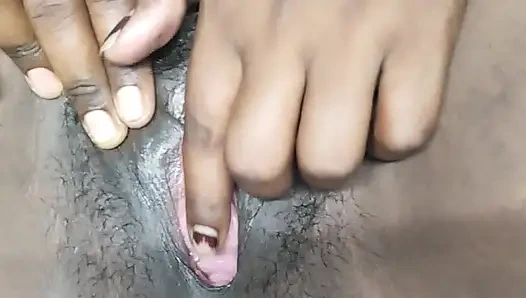 Yeni evli tatminsiz yenge ıslak amcığı parmaklıyor orgazm mastürbasyonu