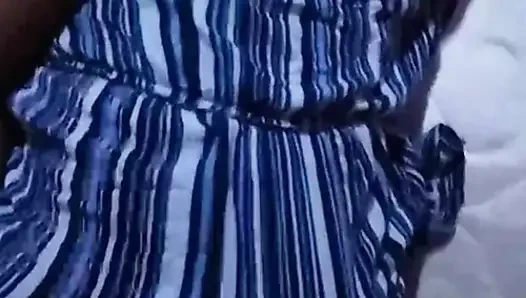 Sıcak siyah milf sürtme kedi içinden külot