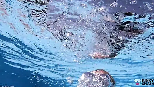 Sualtı sakso meydan okuması - batan dildomda öğürüyor