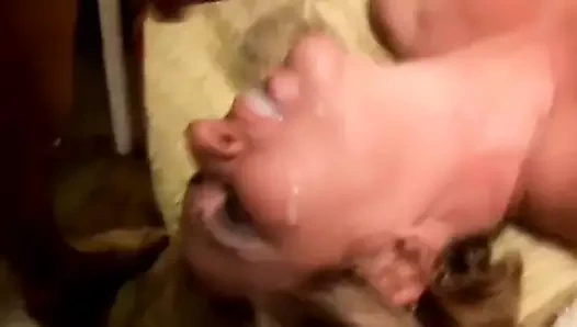 Ateşli sarışın kadın