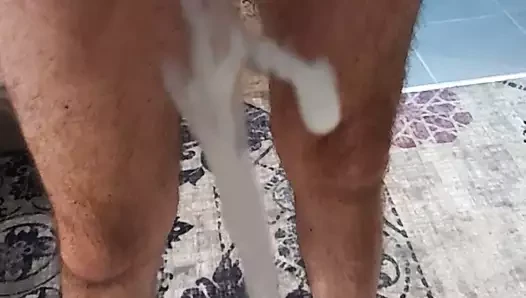 Ayna üzerinde masturbasyon yapmak ve büyük harika yük sperm !!