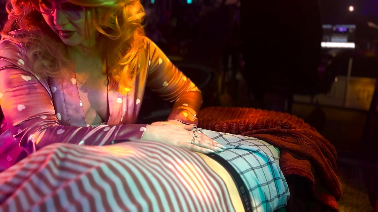 GIZLI GECE YARıSı ELLE MUAMELE VE BOŞALMA