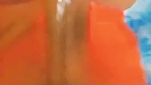 Ateşli, ele geçirilmiş bir melekti, sinemaya gitti ve günah işledi, bira içti ve yere tükürdü.